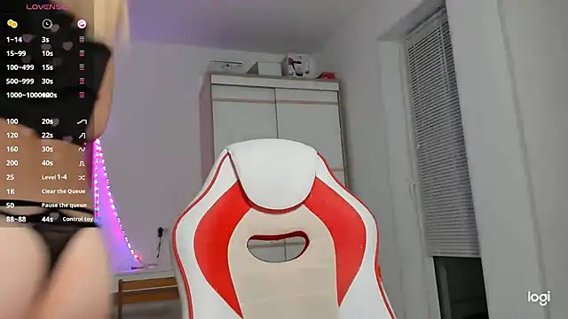 HotCarolineXO webcam