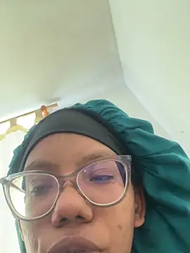 Webcam Model (Curly_lily)  is live.Free join now!