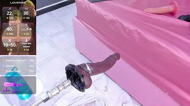 alana_glasses webcam