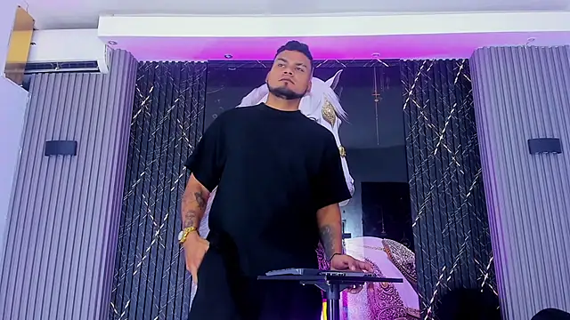 handsome_boys22 (Ask my age) - Happy Birthday Dereck 🎊🎉🎅🏽