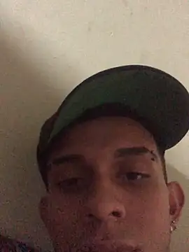 fran777775 live cam screenshot male on LiveWebCameras – Live Webcams & Video Chat