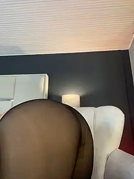 BellaFernandez__ webcam