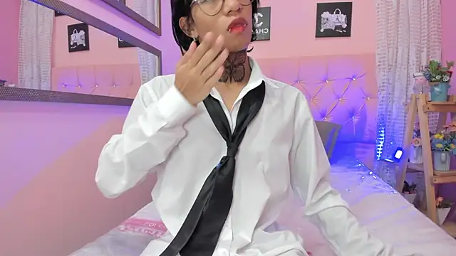 Liam_evvan live cam screenshot male on OhMiBod.Show — Interactive Live Cam Play