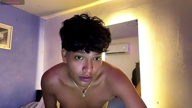 Xander_bonnet1 webcam