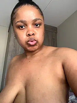 Webcam Model (XXXquisiteVixen)  is live.Free join now!