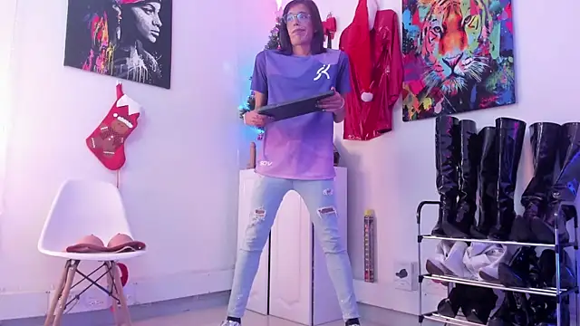 NicolleDiamonds_cg webcam