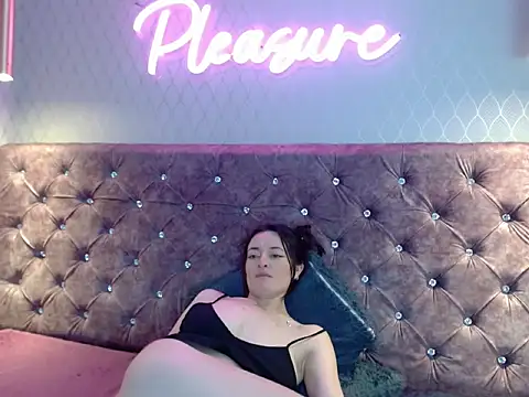 CataleyaDamourx webcam