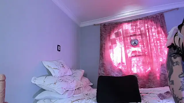 Pamela_Squirtt webcam