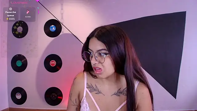 lilith_and_khloe - Lilith_and_Khloe's free webcam - UK Sex Cams