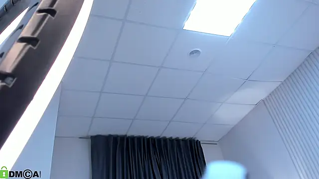 Ameli_Povilain webcam