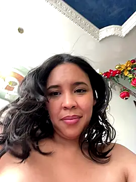 Webcam Model (Esmerald_1111)  is live.Free join now!