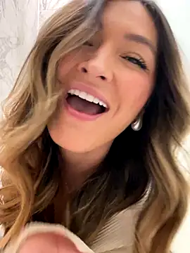 Webcam Model (GeorginaBlack)  is live.Free join now!