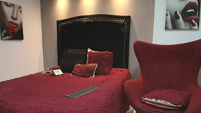 Luna_Lov_Titan webcam