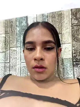 Webcam Model (Valery_lux16)  is live.Free join now!