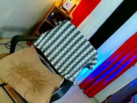 HOLLYWOOD_QUEEN_88 webcam