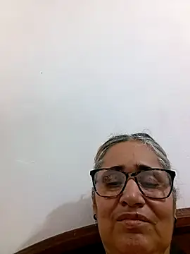 Webcam Model (_candi)  is live.Free join now!