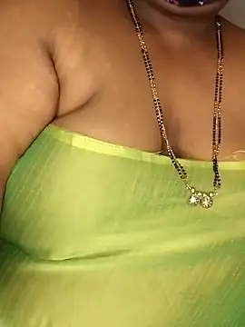 Webcam Model (Divyahoty)  is live.Free join now!