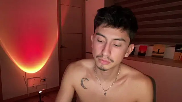 sweettaaron01 webcam