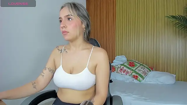 charlotte_rousee webcam