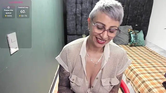 Charlotte__Gray webcam