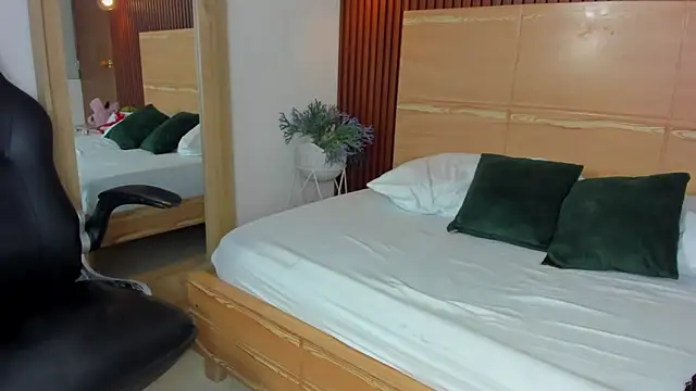 charlotte_rousee webcam