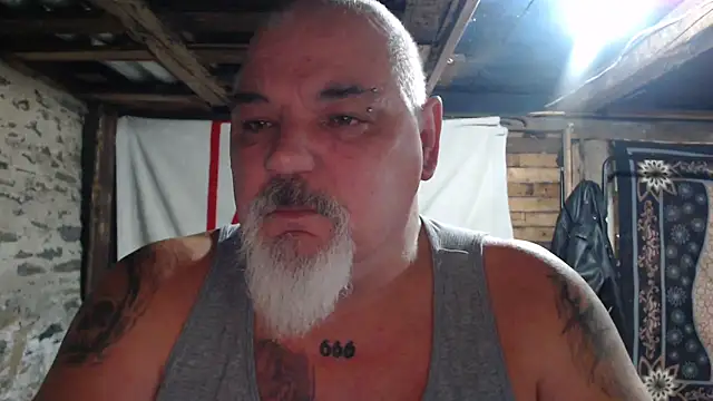 Newfiesausage1972 webcam