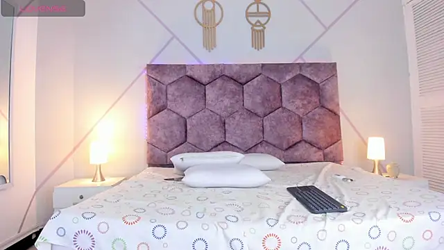 emmy_lander - Emmy_lander's free webcam - UK Sex Cams