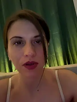 Webcam Model (ScarlettNoirr)  is live.Free join now!