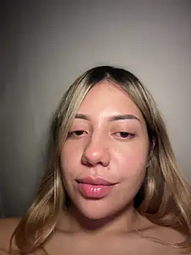 Webcam Model (MissCat_)  is live.Free join now!