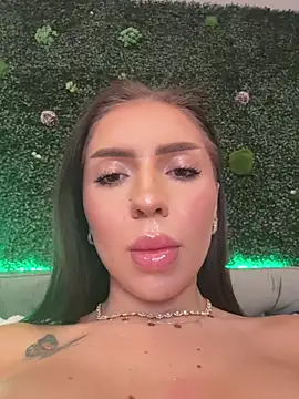 Webcam Model (sexyanais)  is live.Free join now!