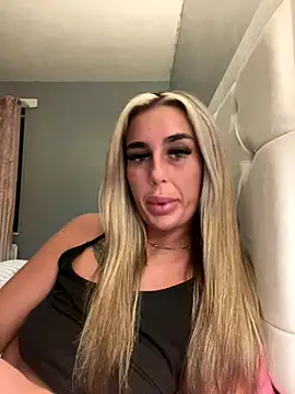 Webcam Model (EllieMaeBaby)  is live.Free join now!