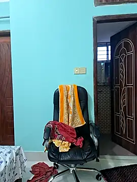 bristy- (F young) - pussy in dildo