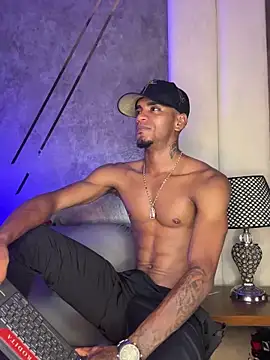 AaronCruz_ Live Webcam on Stripchat