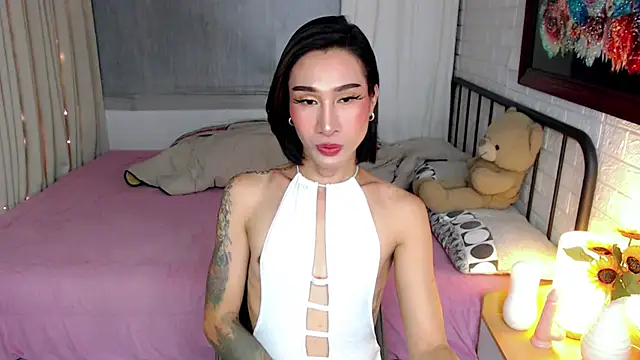 FinestCHLOExxx webcam