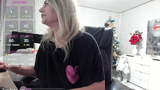 kattyefox (F young) - naked and toy play