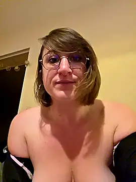 Webcam Model (minierose)  is live.Free join now!