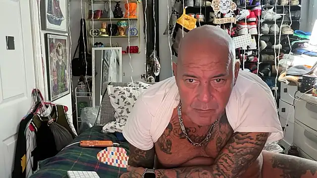 lovetatts64 webcam