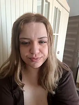 Cansuxyolu live cam screenshot female from Turkey on OhMiBod.Show — Interactive Live Cam Play