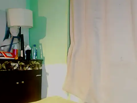 GoldenCumTYRA webcam