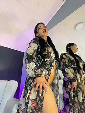 BellaFernandez__ webcam