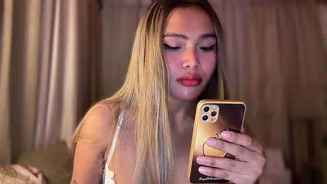 Yourbaby_angelx Live Webcam on Stripchat