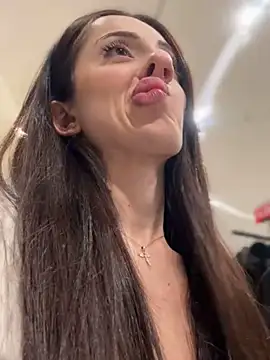 yealina - YeaLina's free webcam - UK Sex Cams