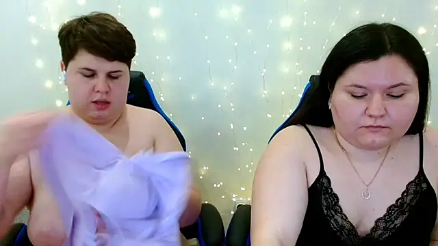 BeckyAndHellen webcam