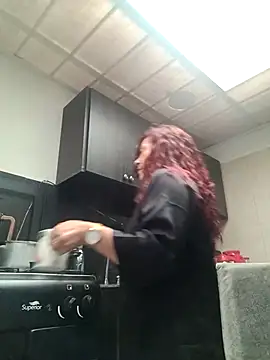 Scarlet_curly webcam