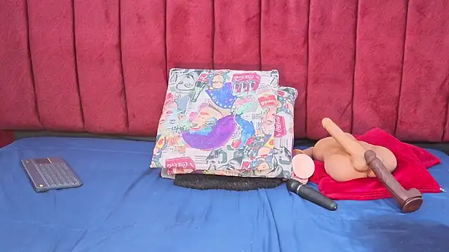 selena_castillo webcam