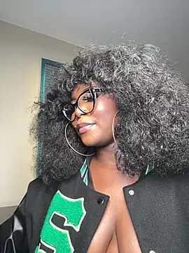 WomanNextdoor1 webcam