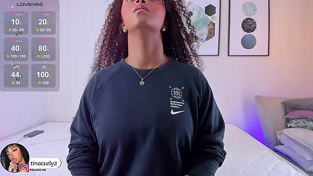 Tina_curly webcam