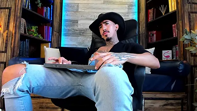 Donovan_Desmond webcam