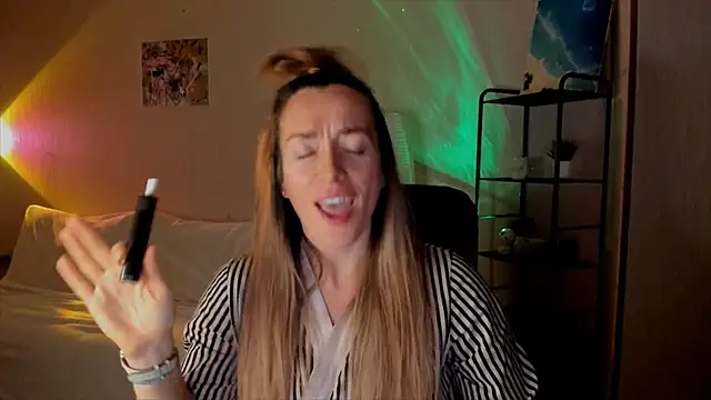 RebeccaMartinez webcam