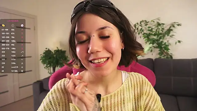 roxannacarver (F young) - Put me in doggy and two fingers inside^^